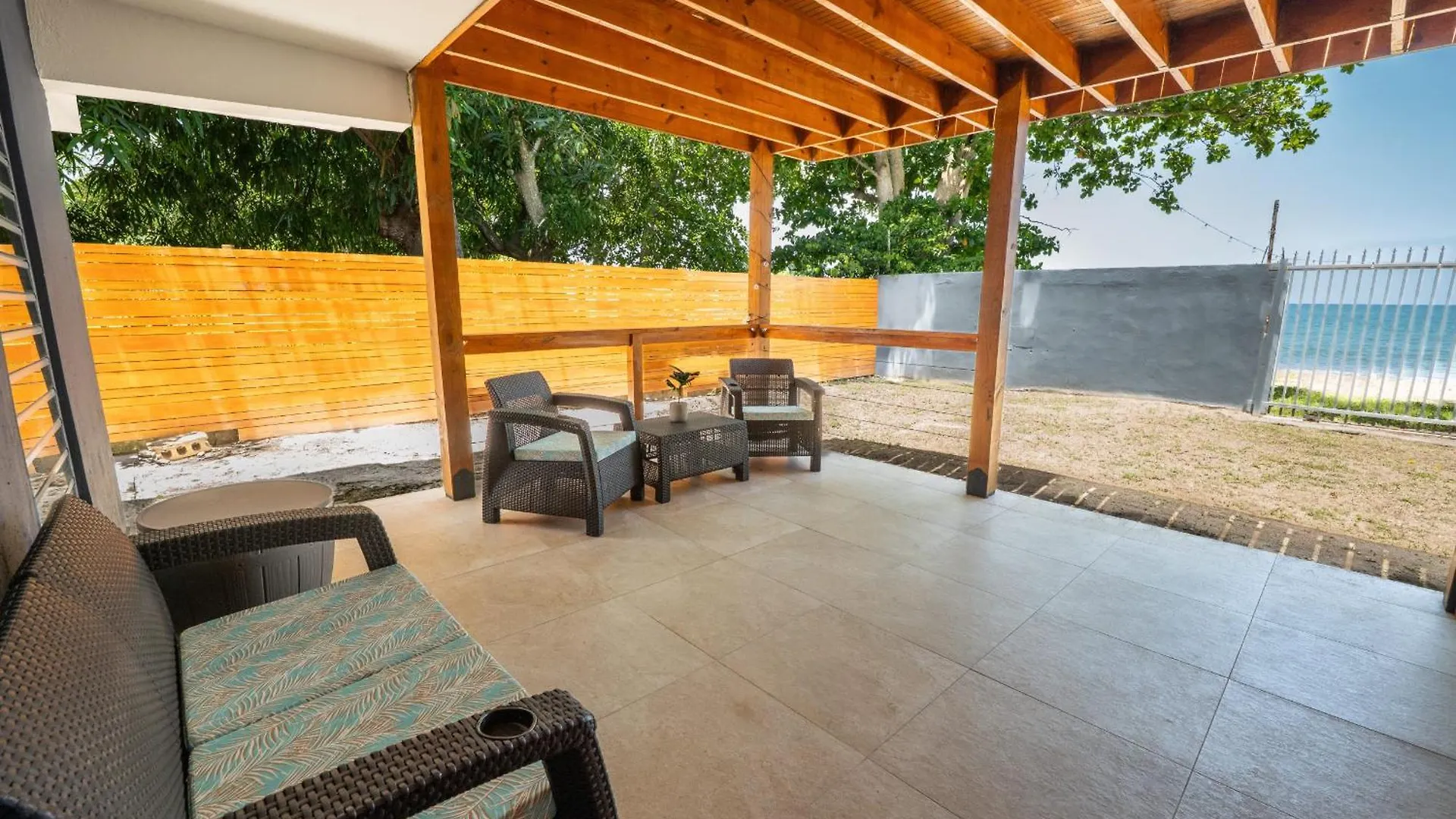 Oceanfront 5Br Oasis W Decks & Direct Beach Access Mayaguez 0*,  Porto Rico